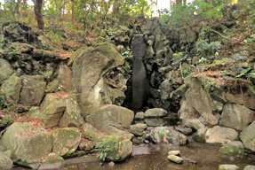 成田山公園・雌滝