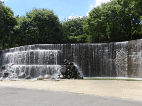 新宿中央公園・新宿ナイアガラの滝
