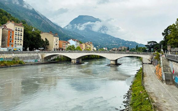 �C�[�[����