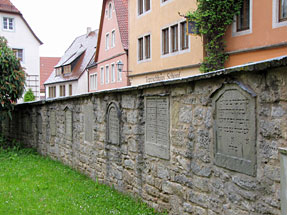 ローテンブルクの街角・ユダヤ人墓石
