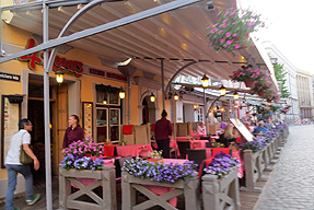 リガ旧市街のオープンカフェ