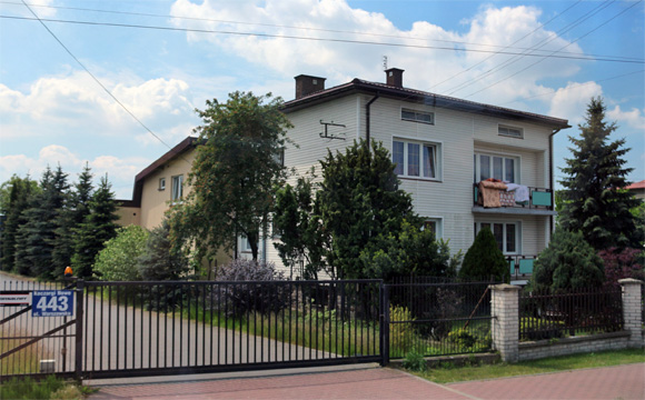ワルシャワ近郊の民家