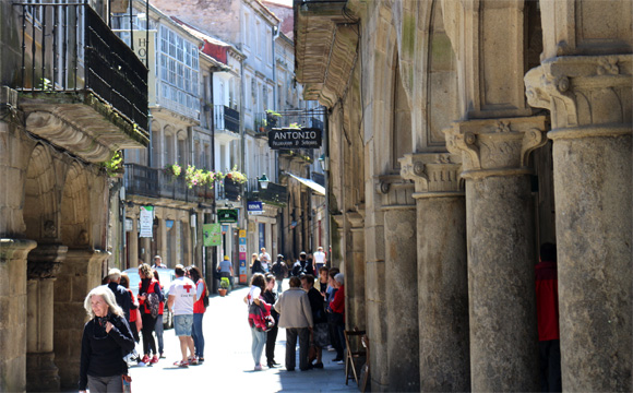 サンティアゴ・デ・コンポステーラ旧市街の通り