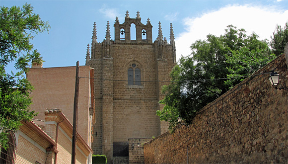 サン・フアン・デ・ロス・レイエス教会