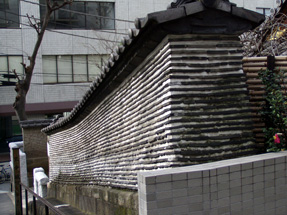 報土寺の築地塀