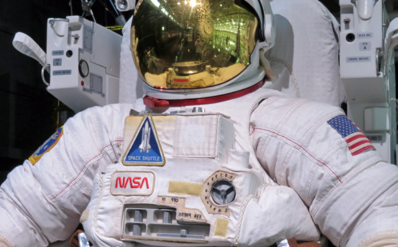 宇宙服と宇宙遊泳噴射装置