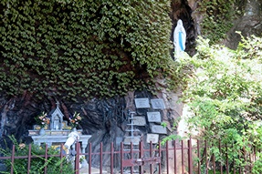 東京カテドラル聖マリア大聖堂・ルルドの洞窟
