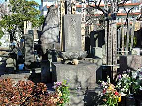 林芙美子の墓