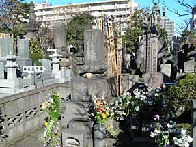 林芙美子の墓