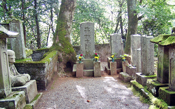 森鴎外の墓