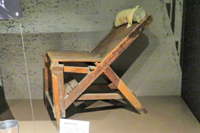 監獄歴史館・散髪用の椅子