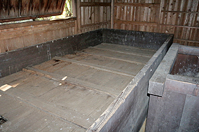 手掘り井戸小屋・踏鞴(たたら)