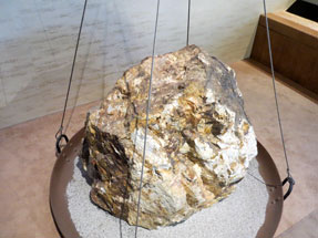 土肥金山・金鉱石