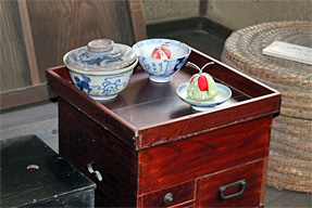 近藤源八宅跡長屋門・箱膳(引き出し付き)