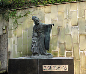 三浦環の像