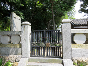 中村家住宅・胞衣塚