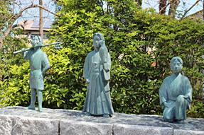 頭陀寺・「豊臣秀吉(藤吉郎)、徳川家康、井伊直政」の像