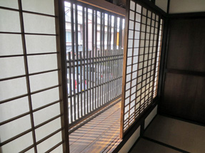 川坂屋・2階