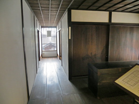 川坂屋・2階