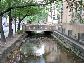 土佐藩邸跡