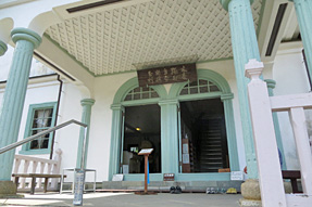 旧見付学校・出入口
