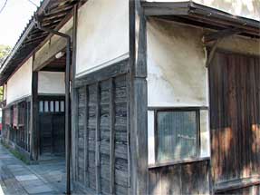 旧鈴木屋敷長屋門附塀