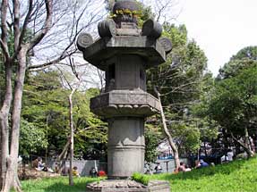お化け燈籠