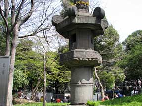 お化け燈籠