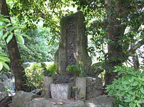 桶狭間古戦場・今川治部大輔義元の墓