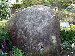 残された石材