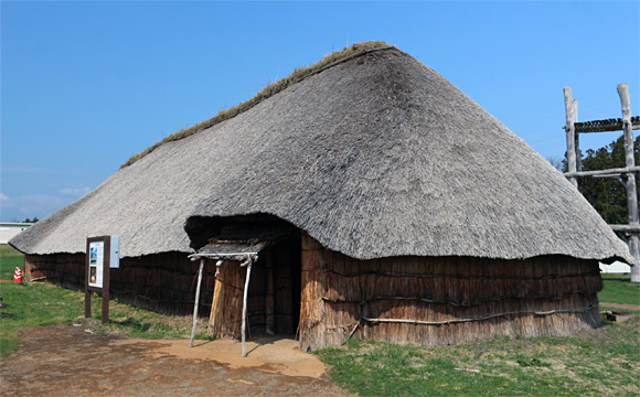 三内丸山遺跡・大型竪穴住居