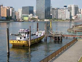 佃島渡船場跡・隅田川