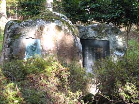 天城路・川端康成の碑