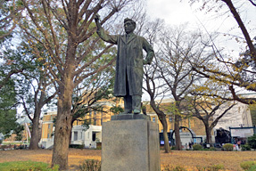 東京上野公園の野口英世銅像