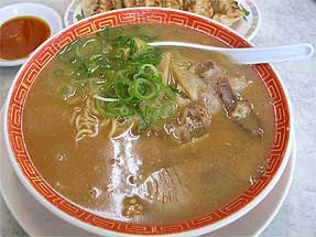䖡[